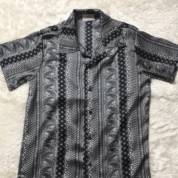 WEIV Other - Silk bandana button up shirt🖤